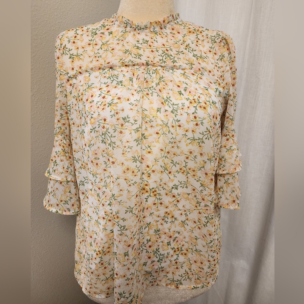 Floral Ruffle Sleeve Blouse